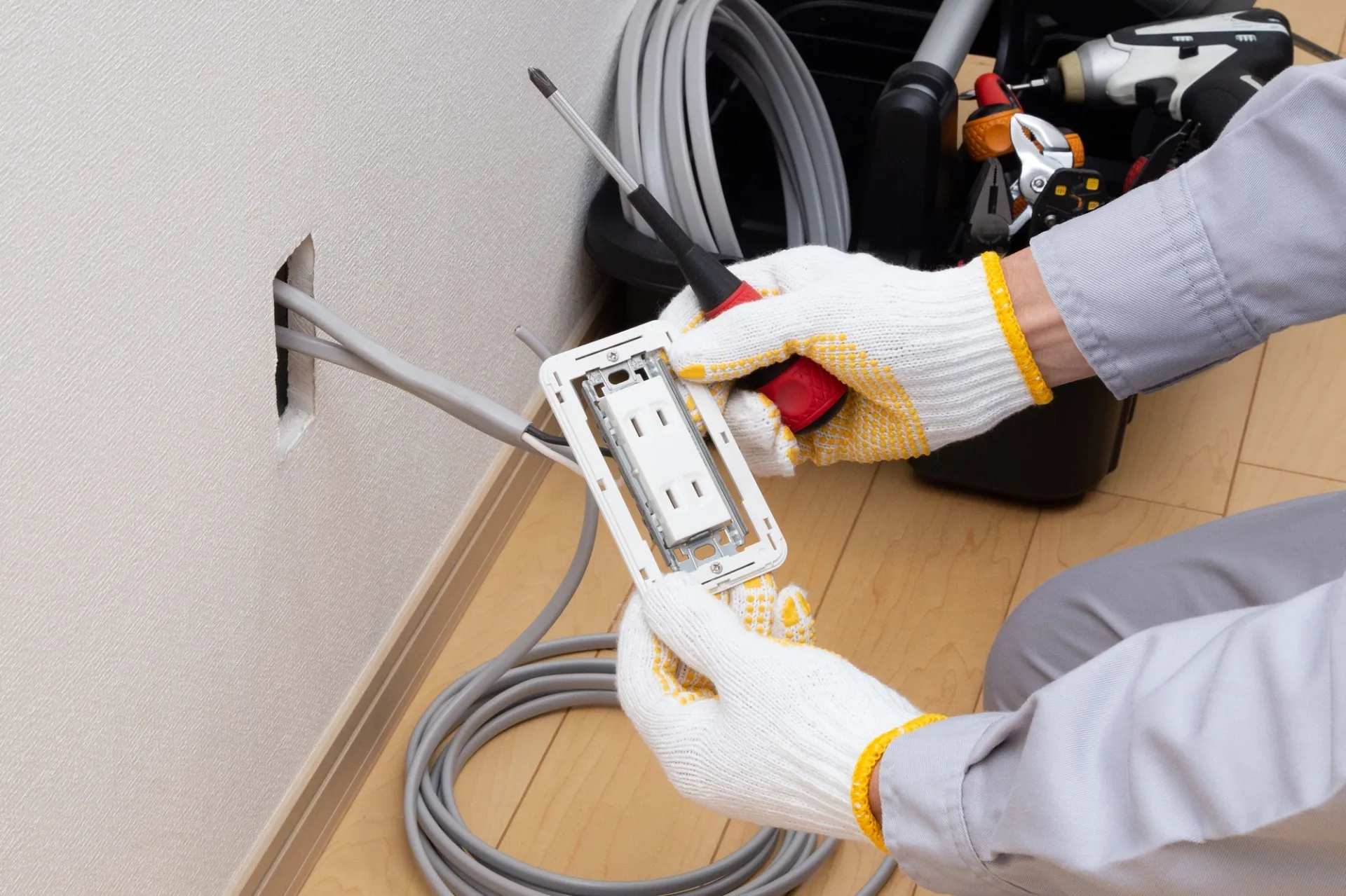 【電気歴20年のプロが解決】住まいと店舗の電気の困った！はSE Worksにおまかせ